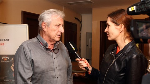 Principál Divadla Bez zábradlí dlouho zvažoval možnosti, až se rozhodl z postu... Principál Divadla Bez zábradlí dlouho zvažoval možnosti, až se rozhodl z postu...