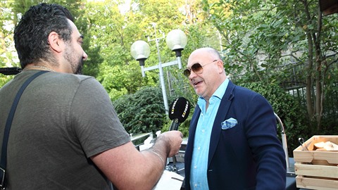Michal David nedostatkem rozhodně netrpí, přišel ale o miliony. Michal David nedostatkem rozhodně netrpí, přišel ale o miliony.