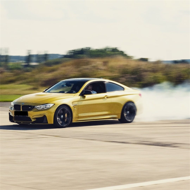 Tomáš je na svoje BMW náležitě hrdý.