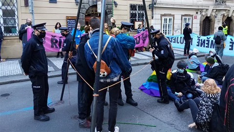 Objevily se i duhové vlajky, Objevily se i duhové vlajky,