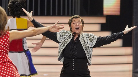 Bára Basiková jako Karel Gott. Bára Basiková jako Karel Gott.