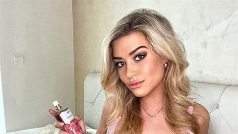 Dominika ukazuje malým holkám, jak si můžou žít v luxusu, když si najdou... Dominika ukazuje malým holkám, jak si můžou žít v luxusu, když si najdou...