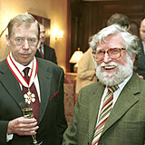 Ve vku 82 let zemel Ivan Havel (vpravo na archivnm snmku z 3. bezna 2004),...