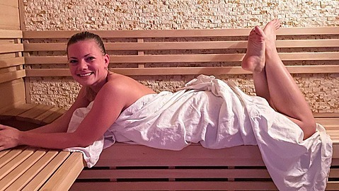 Simona Míková ze Svatby na první pohled dře jako kůň. Simona Míková ze Svatby na první pohled dře jako kůň.