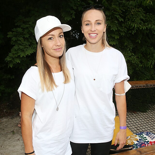 Nejkrásnější lesbičky Česka Barbora Mlejnková s Barborou Votíkovou