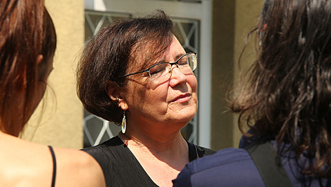 Na pohřeb dorazila i zpěvačka ze Spirituál kvintetu Zdena Tichotová. Na pohřeb dorazila i zpěvačka ze Spirituál kvintetu Zdena Tichotová.