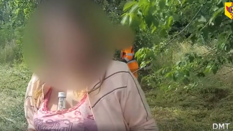 Žena, která na okraji Prahy nezvládla řízení a auto poslala do stromu, si za... Žena, která na okraji Prahy nezvládla řízení a auto poslala do stromu, si za...
