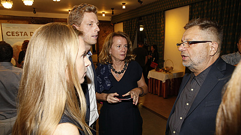 Milan teindler na premiée filmu Cesty dom se svými dtmi Johanou a Oliverem...