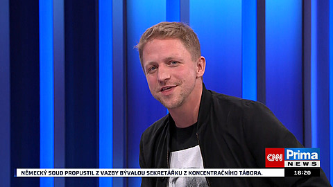 Tomáše Kluse pobavila hymna SPD. Tomáše Kluse pobavila hymna SPD.