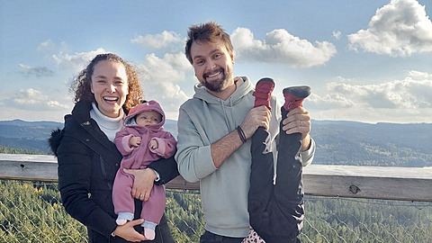 Zpěvák spíš své dcery skrýval, ale teď své princezny ukázal. Zpěvák spíš své dcery skrýval, ale teď své princezny ukázal.