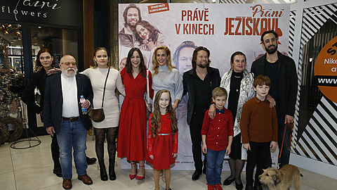 Hlavní protagonisté nové vánoční komedie. Hlavní protagonisté nové vánoční komedie.