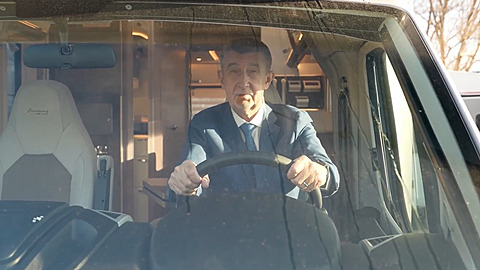 Andrej Babiš se pochlubil novým obytňákem. Andrej Babiš se pochlubil novým obytňákem.