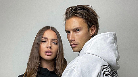Už i Petr a Gábina z Love Islandu mají svůj merch. Nabízejí mikiny i čepice. Už i Petr a Gábina z Love Islandu mají svůj merch. Nabízejí mikiny i čepice.