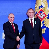 Jarek Nohavica v roce 2018 dostal od ruskho prezidenta Putina Pukinovu...