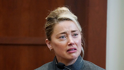 Amber svou výpověď opět velmi prožívala. Amber svou výpověď opět velmi prožívala.