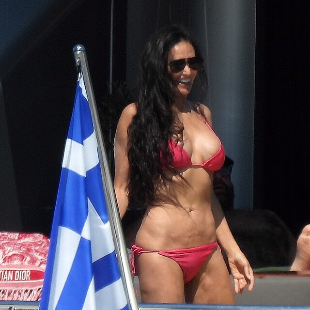 Demi Moore na dovolené v Řecku