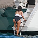 Selena Gomez si uv v Mexiku na jacht.
