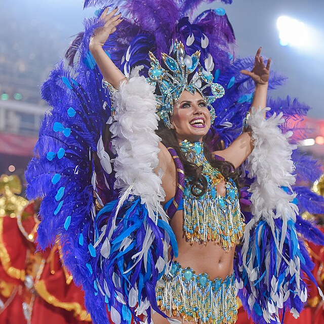 Veronika byla jako jedin eka ozdobou karnevalu.