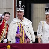 erstv korunovan britsk krl Karel III. a jeho manelka krlovna Camilla z...