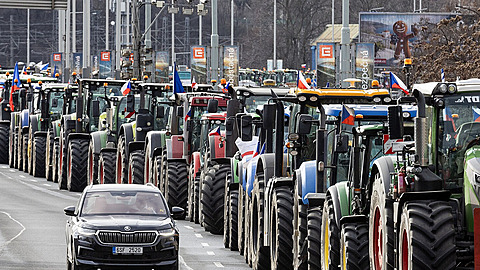 Traktory se pivalily do Prahy, vtina komunikací ale byla zázran prjezdná.