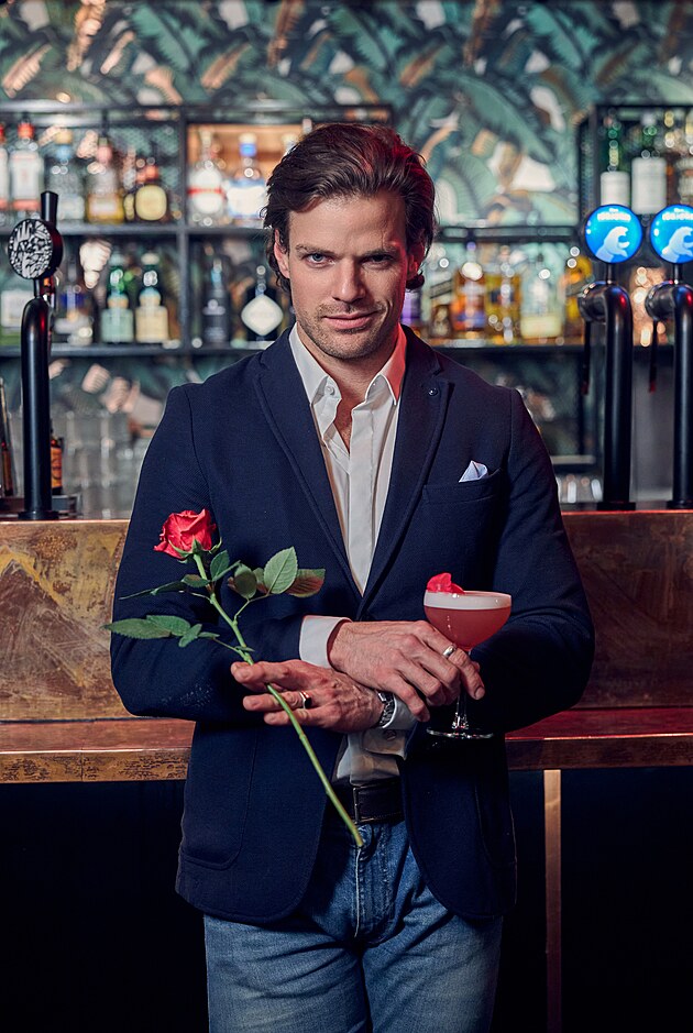 Radko je charismatický a pohledný podnikatel.