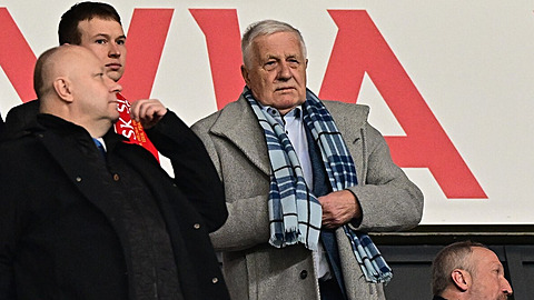 Václav Klaus starí, po jeho levici jeho syn Václav mladí.