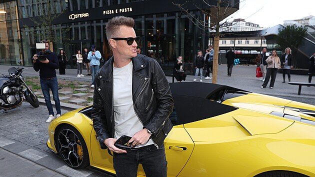 Kazma dorazil se svým fárem.