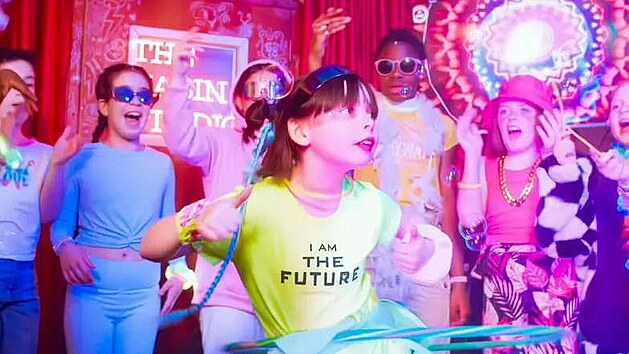 Děti z Irska natočily letní hit roku 2024.