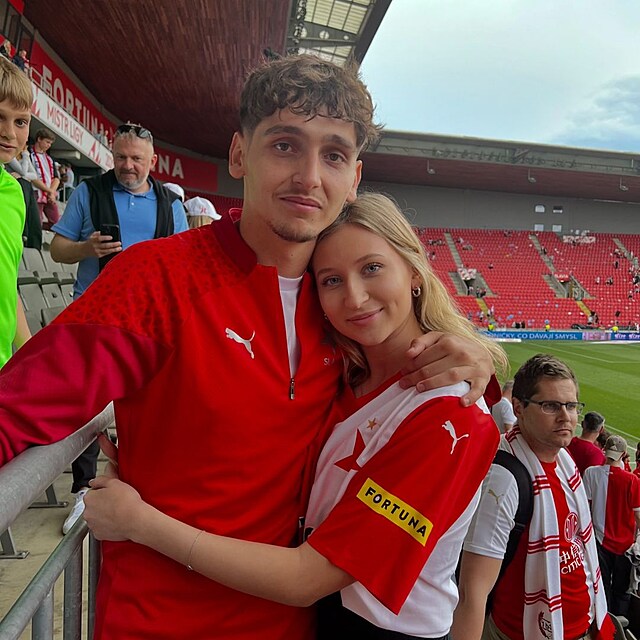 Milada Mojmíru Chytilovi fandí na zápasech Slavie.