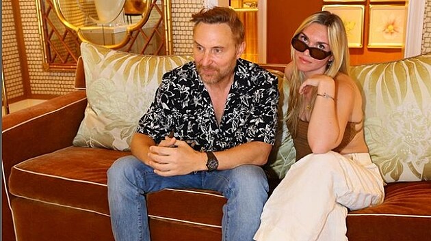 Tiktokerka ze srandy poprosila lidi, aby jí pomohli vytvořit skladbu. zájem nakonec projevil David Guetta