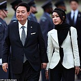 Kim Keon Hee se svým manželem na mezinárodním summitu, kde znovu předvedla svou bezchybnou eleganci.