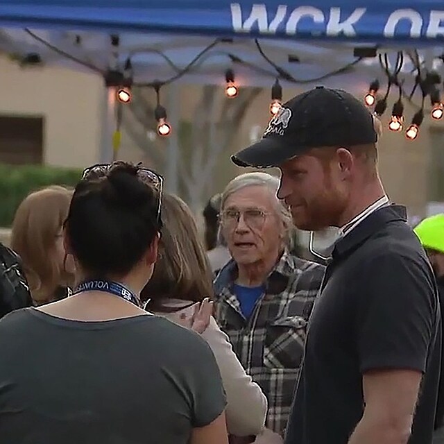 Princ Harry v centru pro uprchlíky