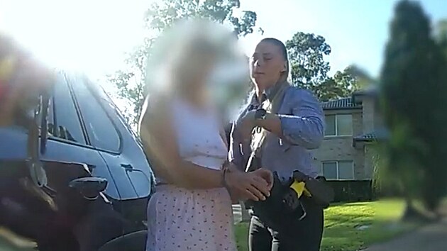 Matka podávala svému ročnímu dítěti léky a trápila ho. Natáčela s ním videa, prosila o peníze, policie ji ale zatkla