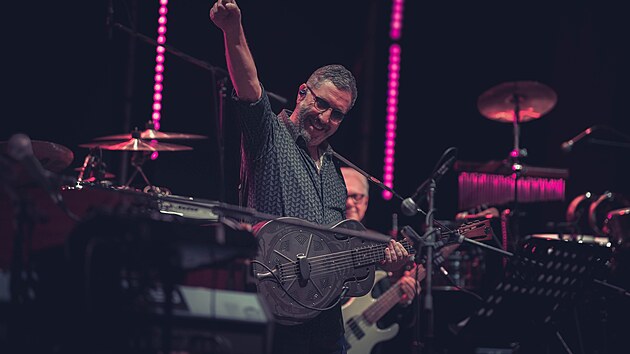 Do Česka dorazí rockoví géniové. Nenechte si ujít koncert Dire Straits Legacy.