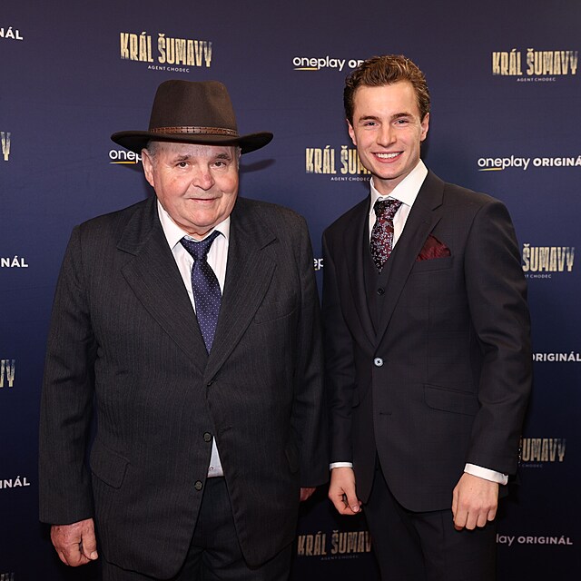 Oskar Hes se synem Josefa Hasila. Oskar hraje v Králi Šumavy jeho otce.