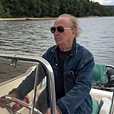 Petr Janda na motorovém člunu