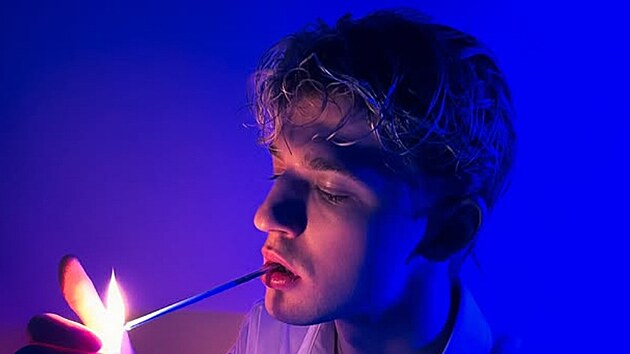 Just Dejvit údajně pokračuje v sexuálním obtěžování. Noví svědci vypovídají