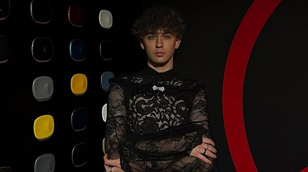 Just Dejvit údajně pokračuje v sexuálním obtěžování. Noví svědci vypovídají