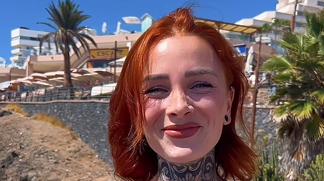 Miška se vysmívá Honzovi a Adrianě