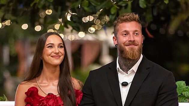 Adriana z Love Islandu pracuje v Hot Peppers