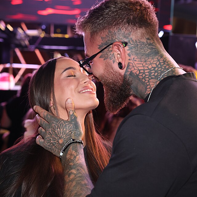 Mezi Honzou a Adri to stále jiskří.