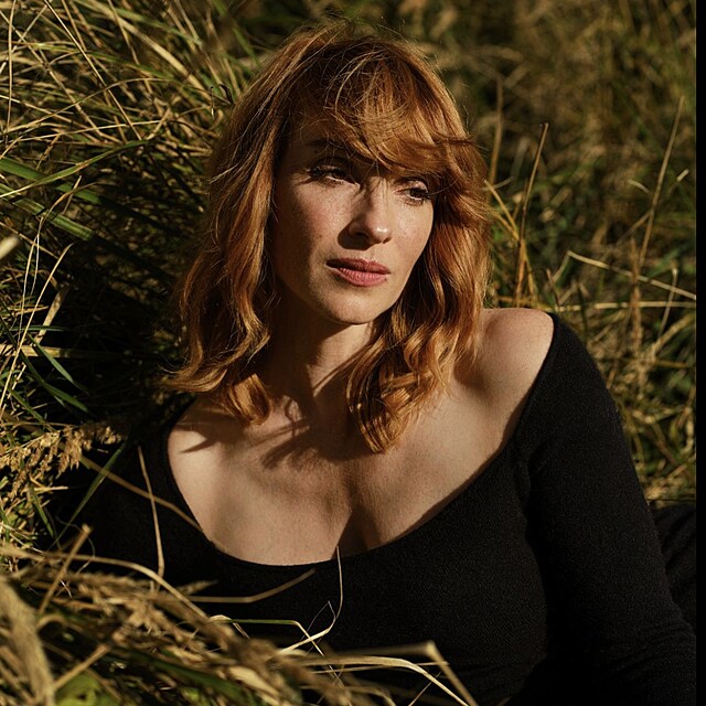 Herečka Vica Kerekes na propagační fotografii. Na její honorář se Stryková odvolává.