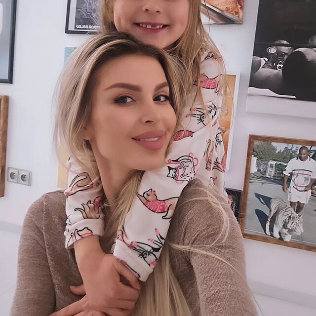 Lela Vémola s dětmi