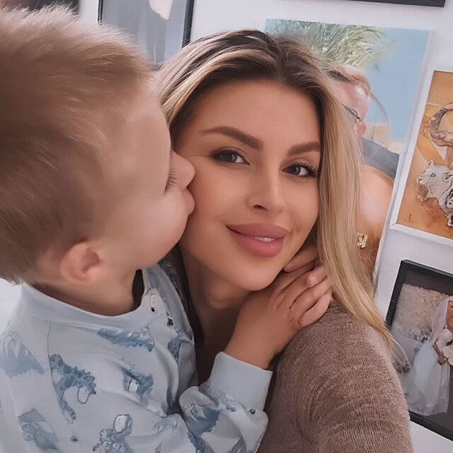 Lela Vémola s dětmi