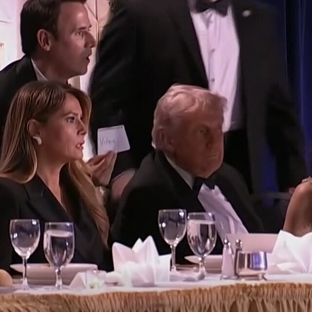 Melania Trump po děsivém incidentu působila vážně. Podle prezidenta hned pochopila, že nejde o běžný hluk v sále.