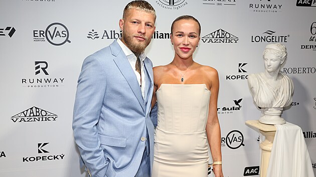 M&oacute;dn&iacute; přehl&iacute;dka Poner Luminosa: Nela Slov&aacute;kov&aacute; a Radek Rou&scaron;al