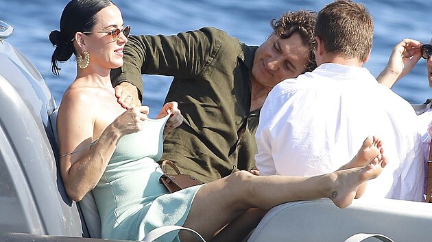 Katy Perry si užívá pohodovou letní dovolenou na jihu Francie.