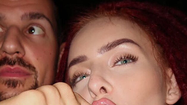 Rachel s Pufflickem na dovolené v Paříži