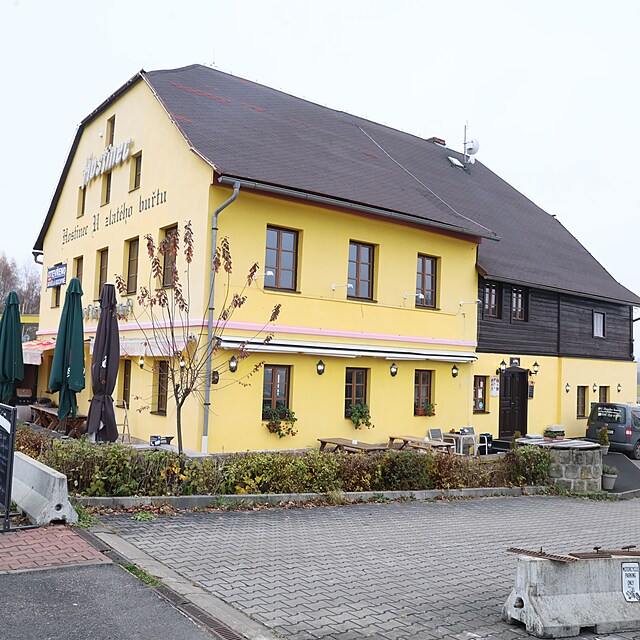 První díl nové řady Ano, šéfe! se odehrál v hostinci U Zlatého buřtu.