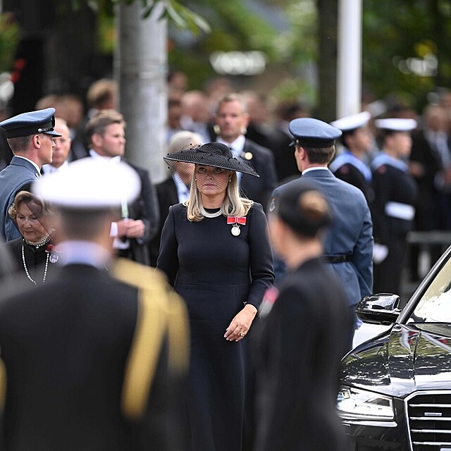 Norská královna Mette-Marit na pohřbu krále Haralda V.